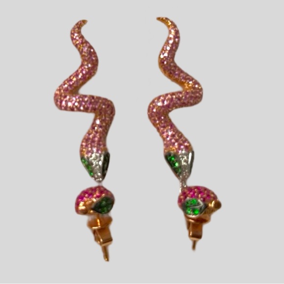 Go ahead and-let yourself be tempted by this vivid 18kt two-tone gold earrings - Picture 5 of 8